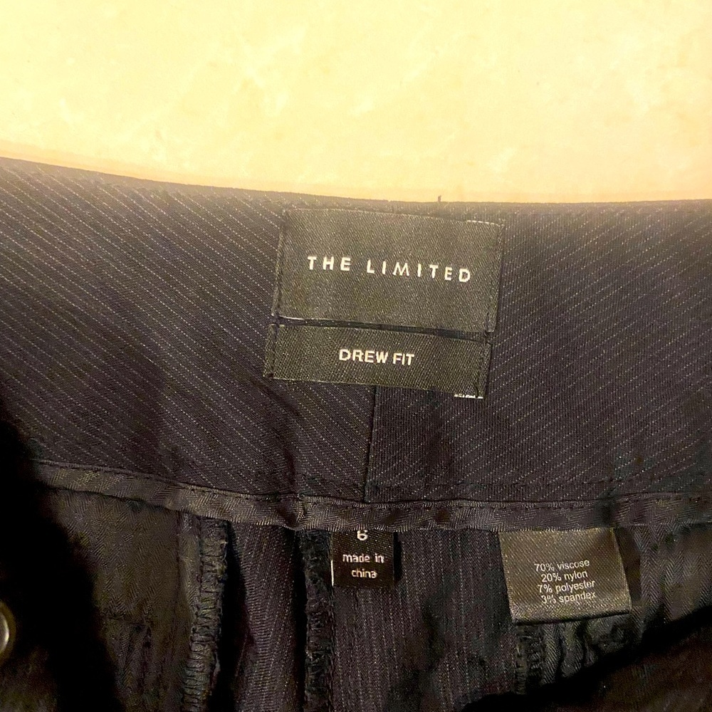 The Limited Black Button and Zip, Drew Fit shorts Size 6 EUC - Picture 2 of 6